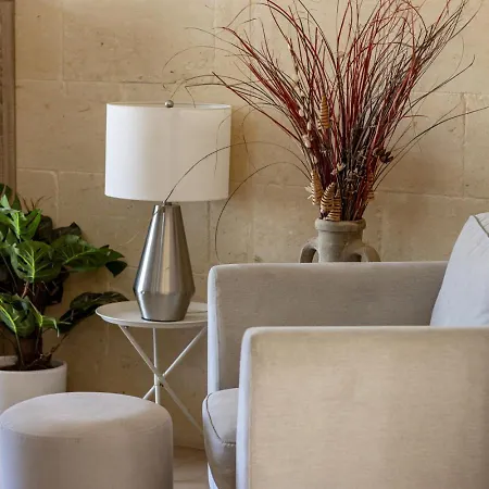 Rooftop Hideaway, Jacuzzi, Bbq & Petss * Għarb