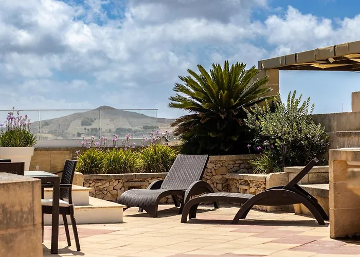 Rooftop Hideaway, Jacuzzi, Bbq & Petss *