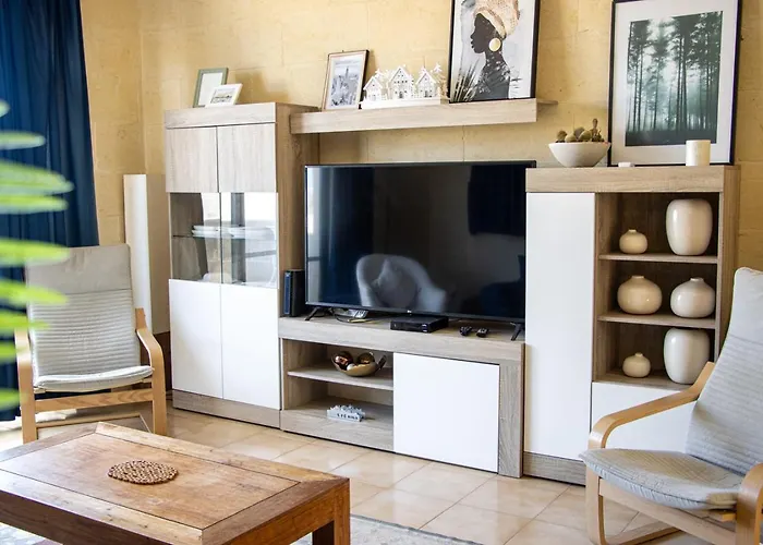 Rooftop Hideaway, Jacuzzi, Bbq & Petss *