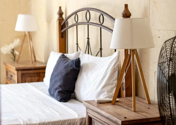 Rooftop Hideaway, Jacuzzi, Bbq & Petss