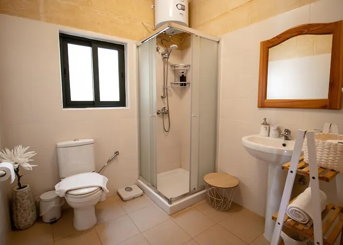 Rooftop Hideaway, Jacuzzi, Bbq & Petss Apartman