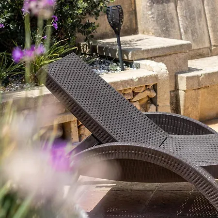 Rooftop Hideaway, Jacuzzi, Bbq & Petss Daire Għarb