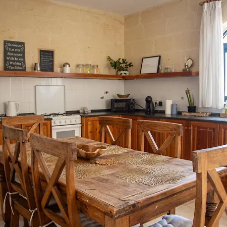 Daire Rooftop Hideaway, Jacuzzi, Bbq & Petss