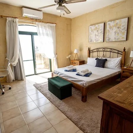 Rooftop Hideaway, Jacuzzi, Bbq & Petss Daire *