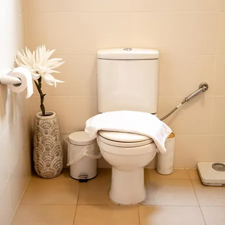 Rooftop Hideaway, Jacuzzi, Bbq & Petss Għarb