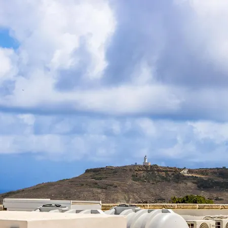 Rooftop Hideaway, Jacuzzi, Bbq & Petss * Gharb (Gozo)