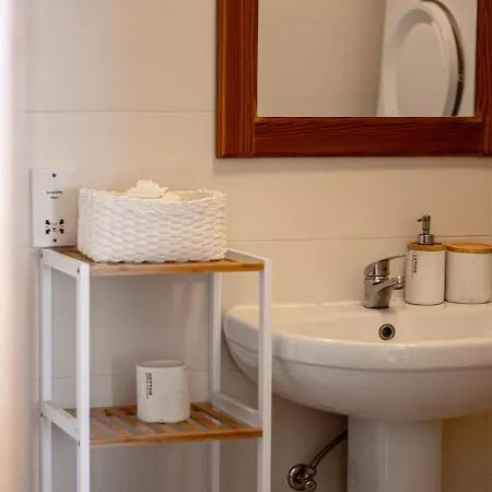 Rooftop Hideaway, Jacuzzi, Bbq & Petss *