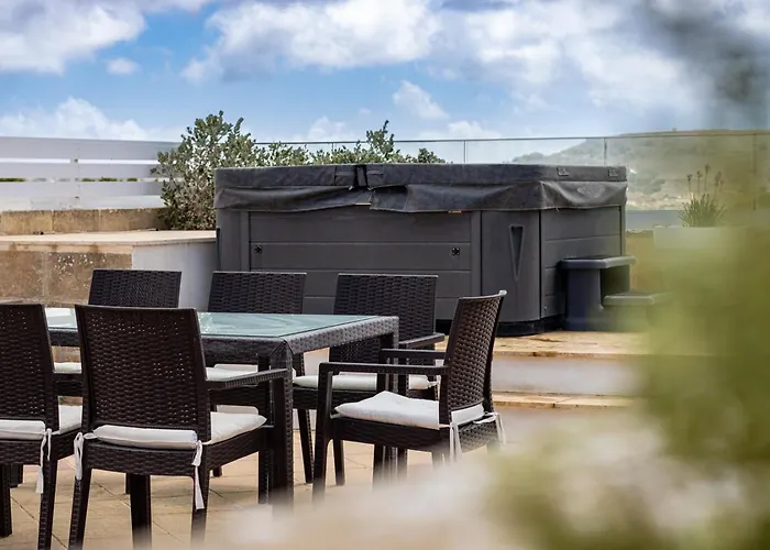 Rooftop Hideaway, Jacuzzi, Bbq & Petss