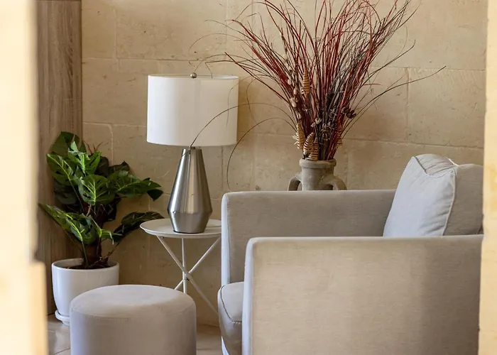 Rooftop Hideaway, Jacuzzi, Bbq & Petss * Għarb