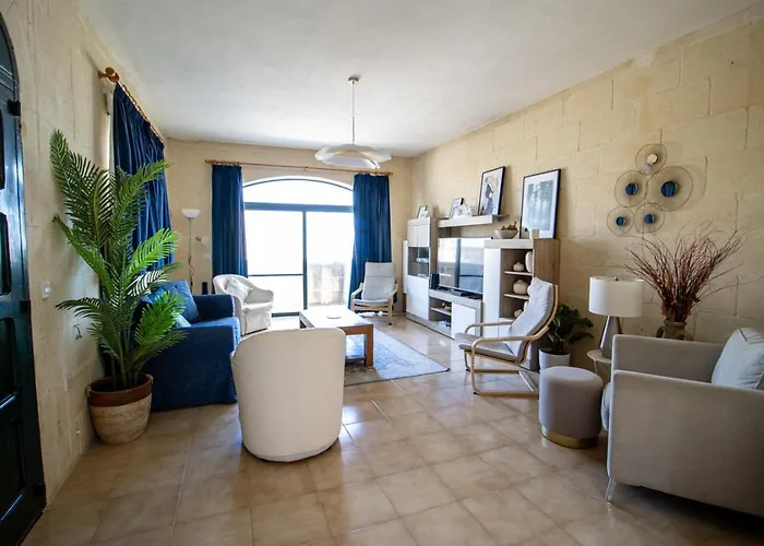 Rooftop Hideaway, Jacuzzi, Bbq & Petss 公寓 Għarb