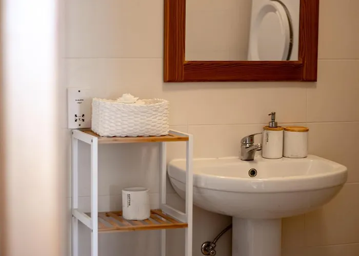 Rooftop Hideaway, Jacuzzi, Bbq & Petss *